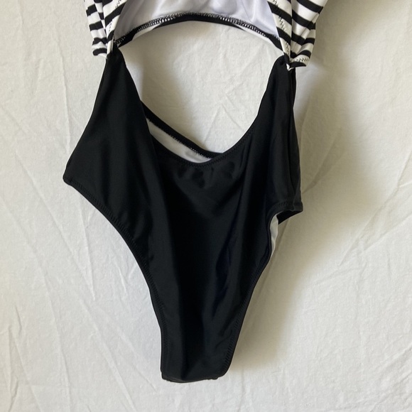 Reneshanta Swimsuit Attached 2 Piece Black and White Size Medium - Picture 6 of 8